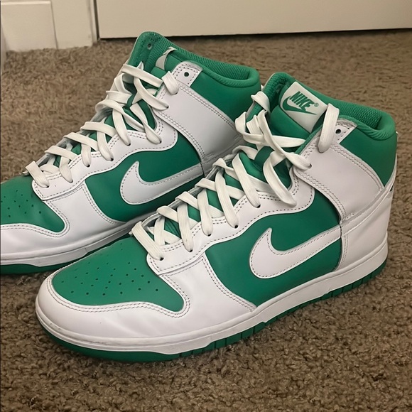 Nike High-Top Sneakers in White and Green - Picture 3 of 4
